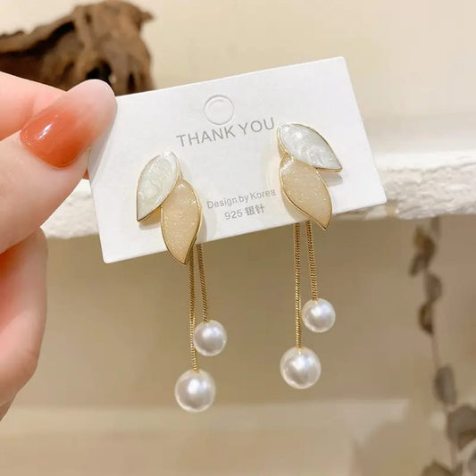 Danglers- Leaf Earrings